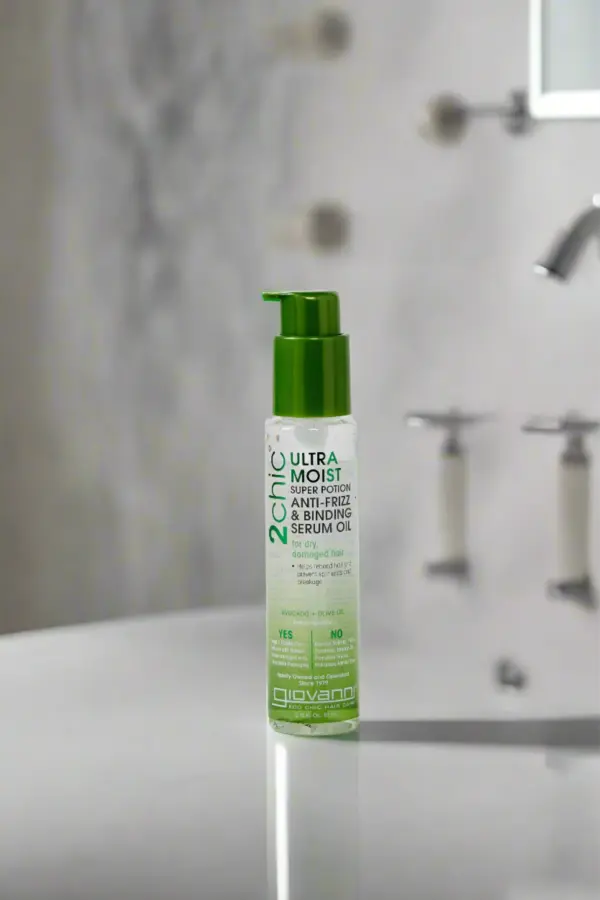 Giovanni 2Chic Avocado & Olive Moisturizing Anti-Frizz Serum Oil 80ml Giovanni 2Chic Avocado & Olive Moisturizing Anti-Frizz Serum Oil 80ml