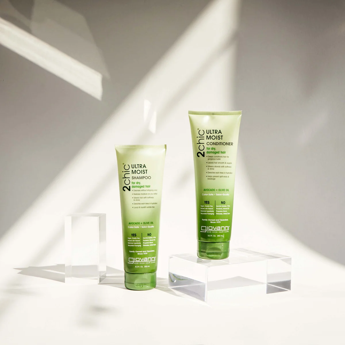 Giovanni 2Chic Avocado & Olive Oil Ultra-Moist Conditioner 8.5oz / 250ml