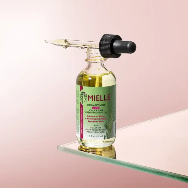 Mielle Rosemary Mint Scalp & Hair Strengthening Oil Light 2 oz